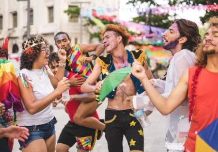 taniec ludzi na&nbsp;karnawale